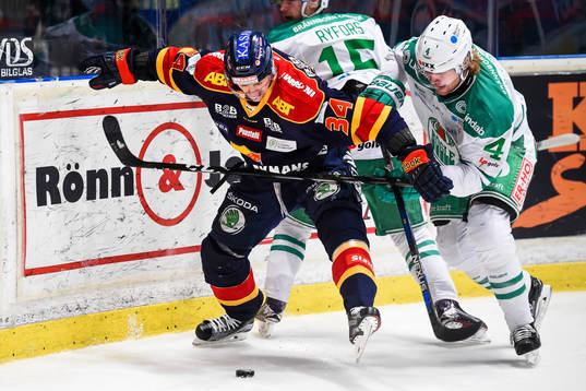 Djurgårdens Daniel Brodin och Rögles Ludvig Claesson