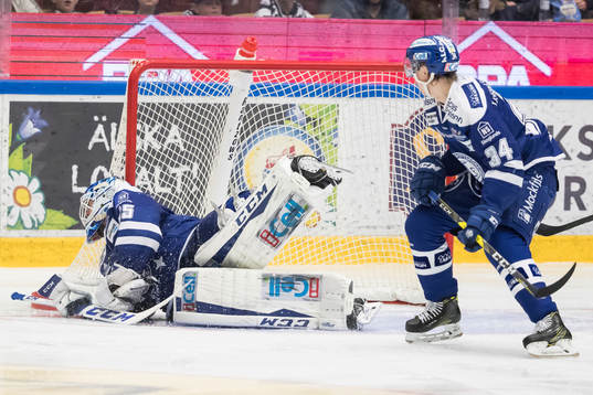 Leksands målvakt Atte Engren och Olle Alsing i
