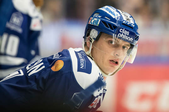Leksands Martin Karlsson i ishockeymatchen i SHL mellan