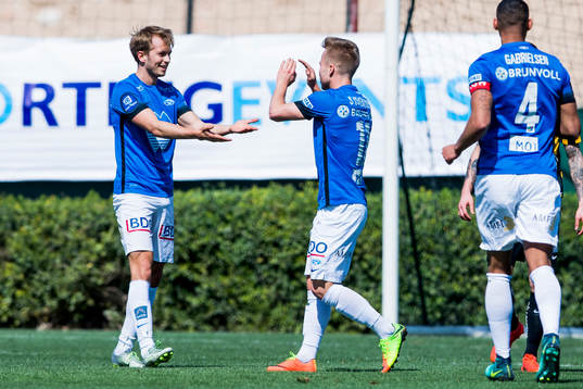 Moldes Sander Svendsen jublar med lagkamratena