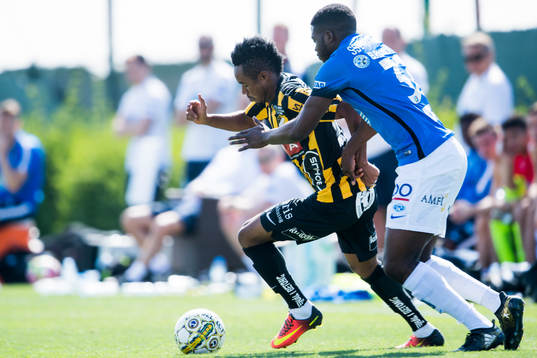 Häckens Nasiru Mohammed jagas av Moldes Isak Ssali