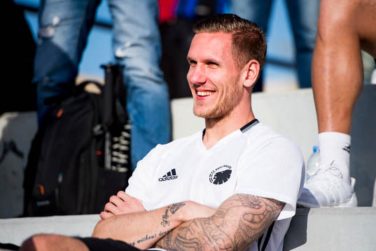 FC Köpenhamns Robin Olsen på läktaren