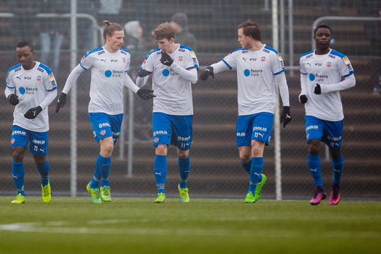 Helsingborgs Jesper Lange jublar med lagkamrater