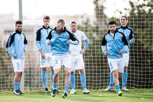 Malmö FFs Jo Inge Berget och Behrang Safari värmer upp
