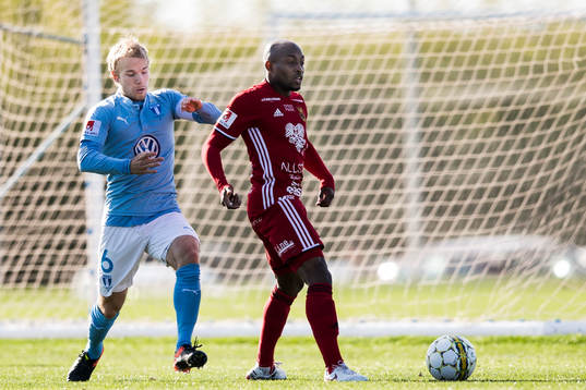 Malmö FFs Oscar Lewicki och Östersunds Fouad Bachirou