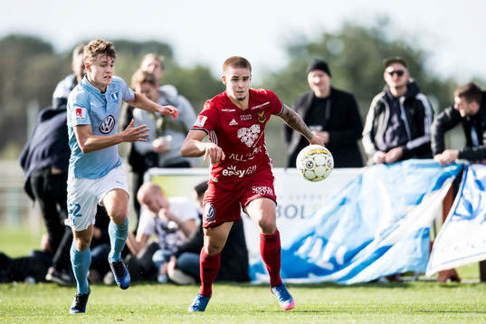 Malmö FFs Mattias Svanberg och Östersunds Douglas