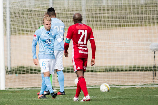 Malmö FFs Oscar Lewicki deppar
