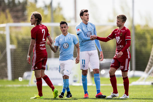 Malmö FFs Yoshimar Yotún och Alexander Jeremejeff tackar