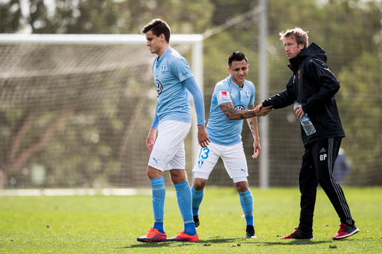 Malmö FFs Yoshimar Yotún och Alexander Jeremejeff tackar