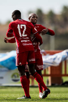 Östersunds Ken Sema och Fouad Bachirou jublar
