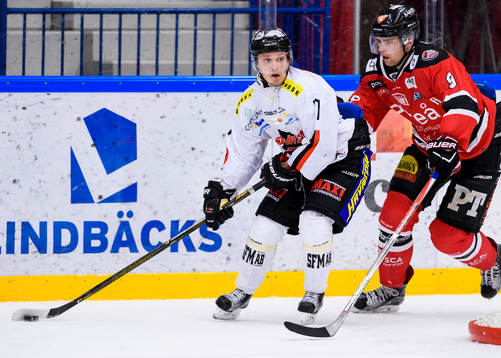 Asplövens Jesper Ylivainio med pucken