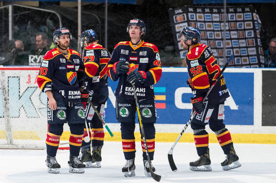 Djurgårdens Linus Johansson deppar med lagkamrater