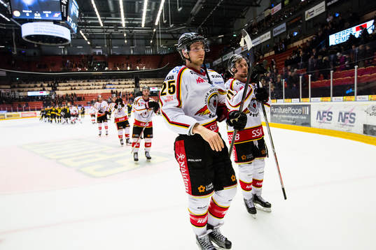 Luleås Anton Hedman (närmast i bild) och Petter
