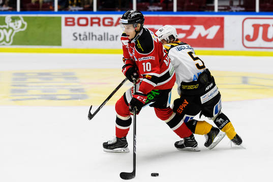 Malmö Redhawks Robin Alvarez med pucken