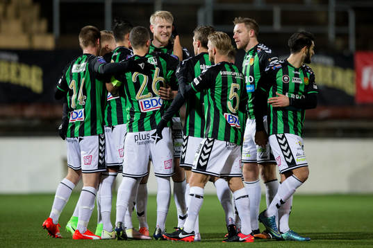 GAIS Luka Mijaljevic omfamnas
