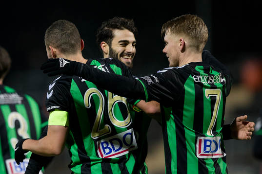 GAIS Arvin Shojaee jublar ihop med Malkolm Moenza och Johan