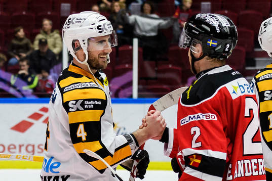 Skellefteås Bud Holloway tackar Malmö Redhawks Erik