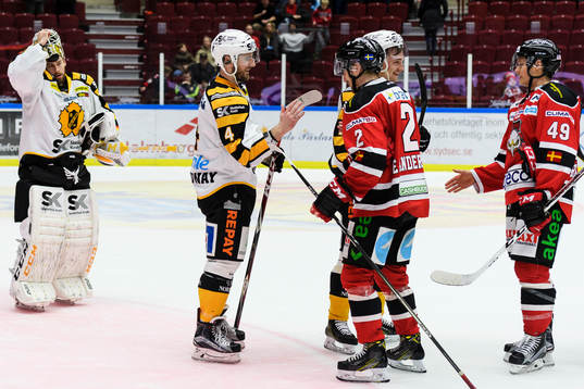 Skellefteås Bud Holloway tackar Malmö Redhawks Erik