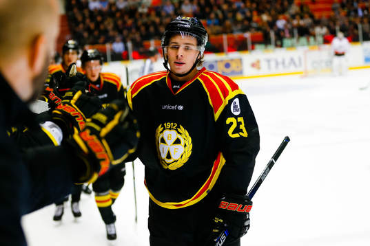 Brynäs Lucas Carlsson jublar