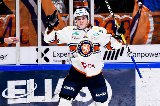 Växjös Nils Carnbäck jublar