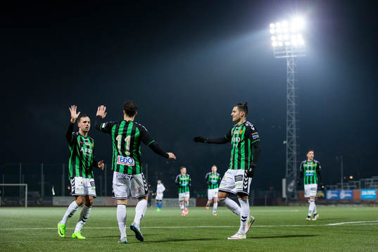 GAIS Arvin Shojaee jublar ihop med Sebastian Möller och