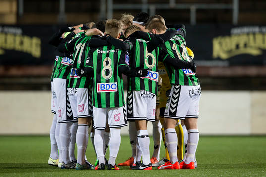 GAIS samlade innan en träningsmatch i fotboll mellan GAIS