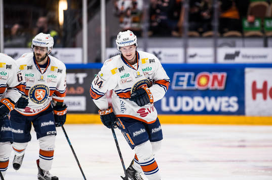 Växjös Olli Palola jublar