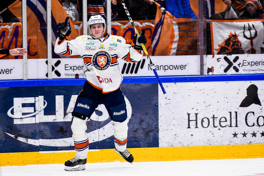 Växjös Nils Carnbäck jublar
