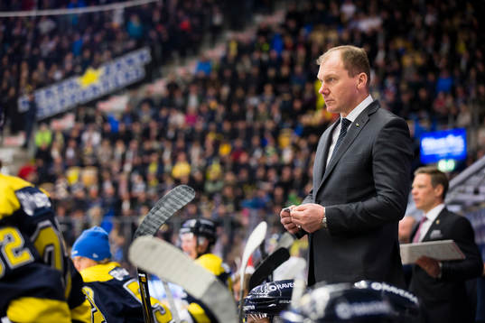 s tränare Johan Lindbom