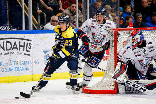 s Lias Andersson oroar bakom Linköpings målvakt Marcus