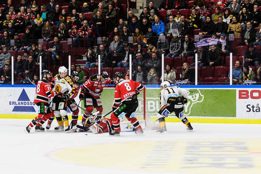 Oroligt framför Malmö Redhawks målvakt Oscar Alsenfelt