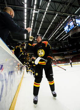 Brynäs Ponthus Westerholm firar 6-2 målet