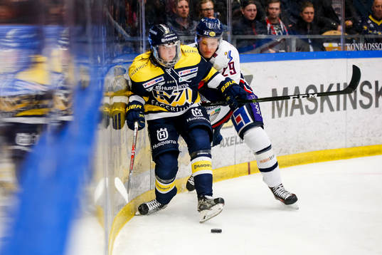 s Isac Brännström och Linköpings Gabriel Carlsson