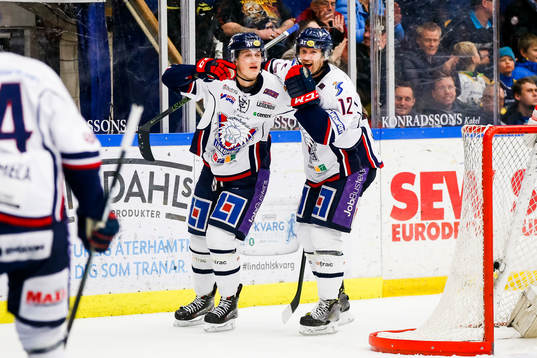 Linköpings Henrik Törnqvist och Sebastian Karlsson  jublar