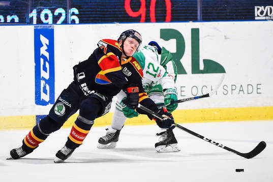 Djurgårdens Emil Johansson och Rögles Jack Connolly