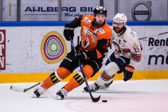 Karlskronas Mattias Karlsson och Växjös Liam Reddox