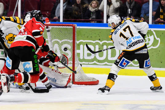 Skellefteås Pär Lindholm gör 1-2