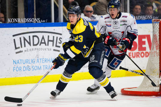 s Lias Andersson mot Linköpings Niclas Lundgren