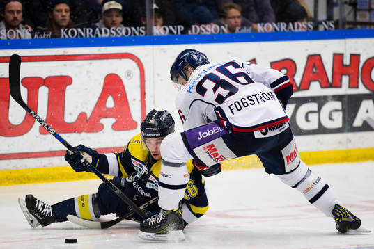 s Filip Sandberg  mot Linköpings Niklas Fogström