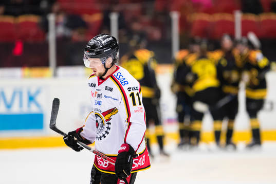 Luleås Petter Emanuelsson ser deppig ut