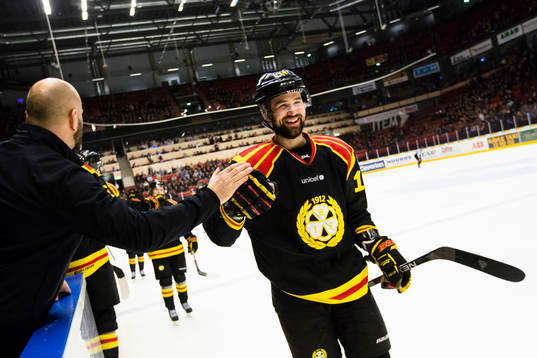 Brynäs Johan Alcén ser glad ut