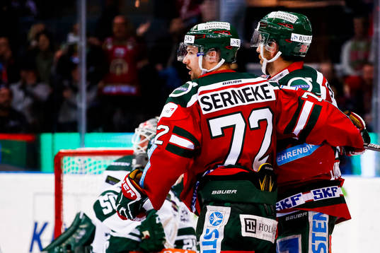 Frölundas Patrik Carlsson och Joel Lundqvist jublar