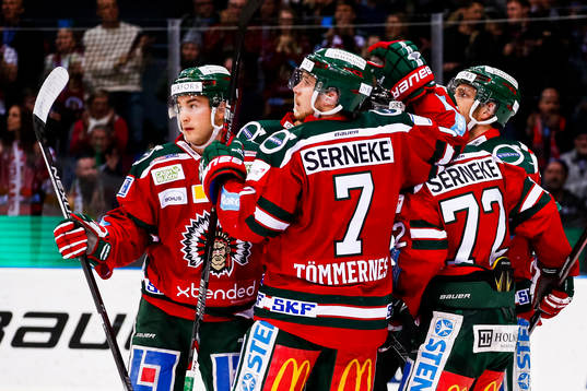Frölundas Patrik Carlsson och Joel Lundqvist jublar