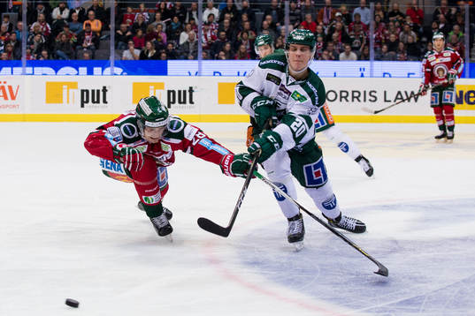 Frölundas Johan Sundström mot Färjestads Joel Eriksson Ek