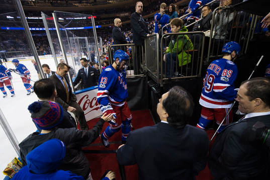 Rangers Mika Zibanejad lämnar isen