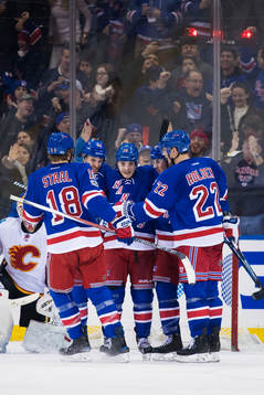 Rangers Jesper Fast jublar med lagkamrater