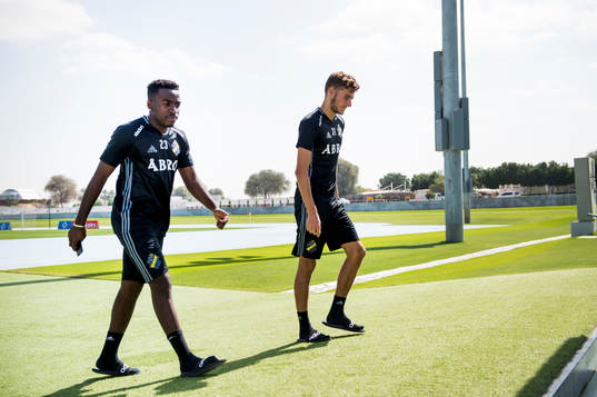 Rickson Mansiamina och Christos Gravius lämnar en träning
