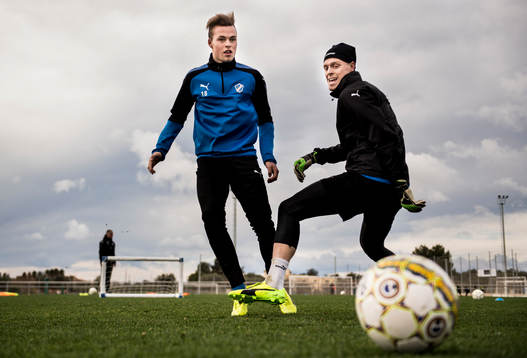 Gabriel Gudmundsson och målvakt Malkolm Nilsson