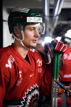 Frölundas Sebastian Stålberg blir intervjuad