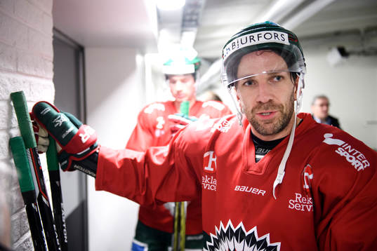 Frölundas Joel Lundqvist blir intervjuad